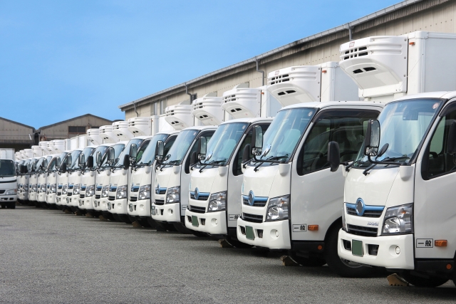 冷蔵車の整列